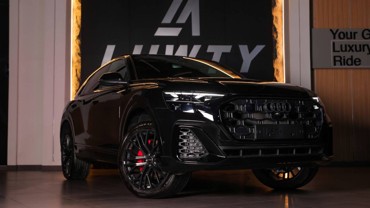 AUDI Q8 BLACK